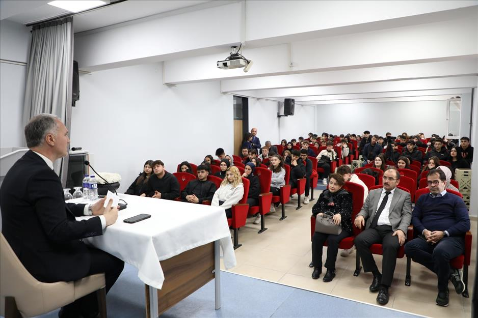 Başkan Taban, ″Genç Bakış″ buluşmaları kapsamında öğrencilerle bir araya geldi