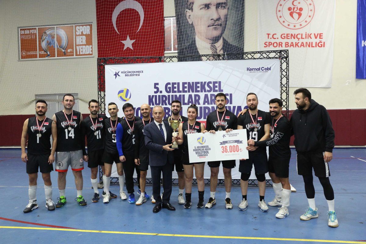 Kurumlararası Voleybol Turnuvası'nda şampiyon Küçükçekmece İtfaiye oldu