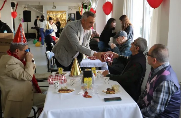 Manisa Büyükşehir’den Değerli Büyüklere Yeni Yıl Sürprizi