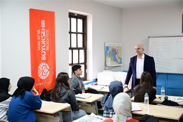 Malatya Salköprü Semt Konağı’nda kaynak kitap dağıtımı yapıldı