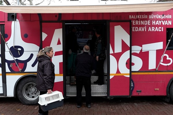 Balıkesir Büyükşehir Belediyesi'nden yerinde hayvan bakım ve tedavi aracı “Can Dost”