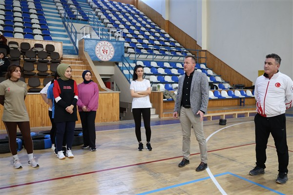 Karaman Gençlik ve Spor İl Müdürü Karadeniz’den kursiyerlere ziyaret