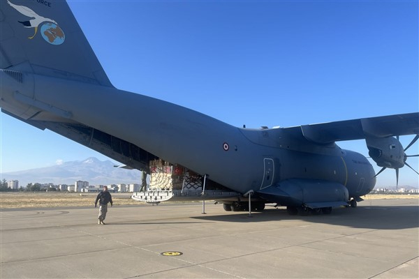 Gazze'ye gıda yardımı taşıyan uçak Ürdün'e ulaştı