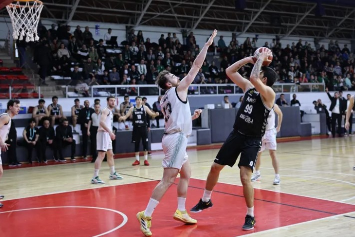 Sakarya Büyükşehir Basketbol, Ankara Deplasmanında Liderle Karşılaşıyor