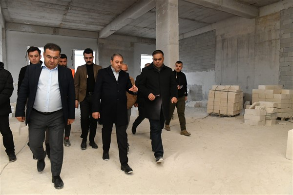 Şanlıurfa Valisi Şıldak, yapımı devam eden hükümet konaklarını inceledi