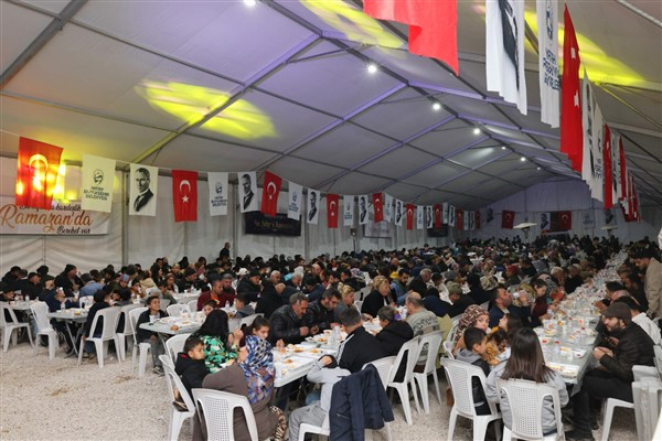 Hatay'ın 15 ilçesinde iftar çadırları kuruldu