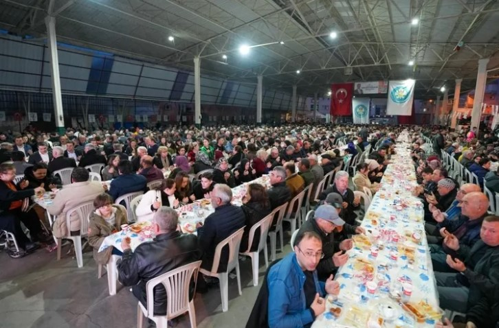 Manisa'da Bereket Sofrası Bu Kez Saruhanlı'da Kuruldu