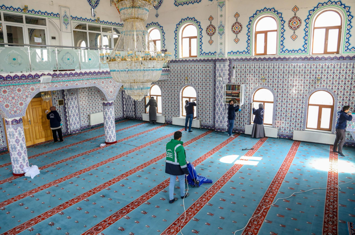 Van Büyükşehir Belediyesi, kentteki cami temizliğini sürdürüyor