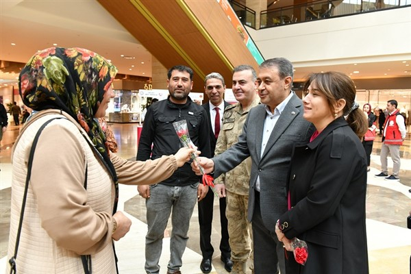 Şanlıurfa Valisi Şıldak, Kadınlar Günü etkinliklerine katıldı