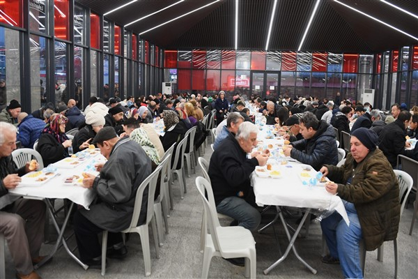 Osmangazi Belediyesi tarafından iftar sofraları kuruluyor