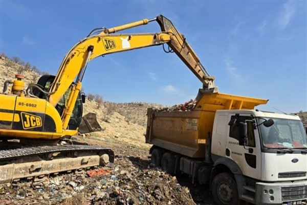 Mardin Büyükşehir Belediyesi, Nusaybin’de çevre temizliği gerçekleştirdi