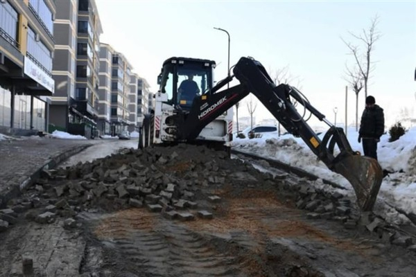 Muş Belediyesi sezonun ilk yol yapım çalışmasını başlattı