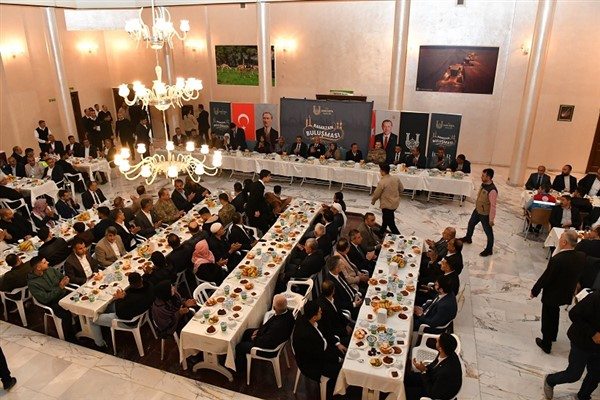 Şanlıurfa Valisi Şıldak, Ceylanpınarlılarla iftar yaptı