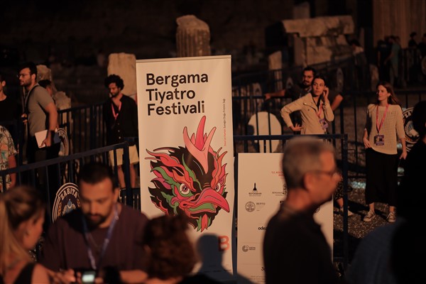 4. Bergama Tiyatro Festivali 3 günde binlerce katılımcıyı ağırladı  