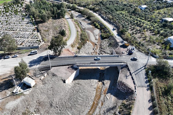 60 yıllık Nif Çayı Köprüsü yenilenerek trafiğe açıldı 