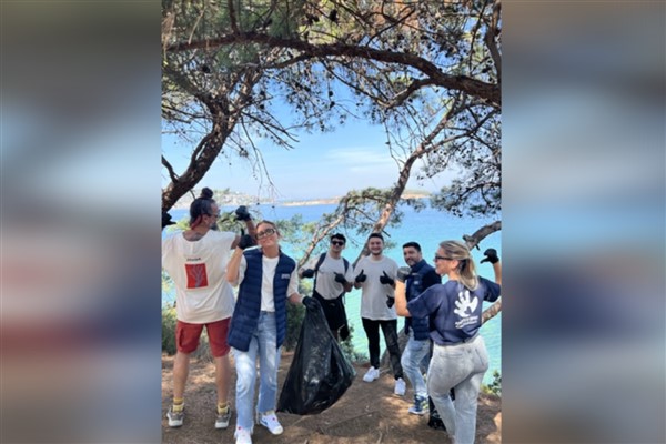 Anadolu Efes maviyi korumaya devam ediyor 