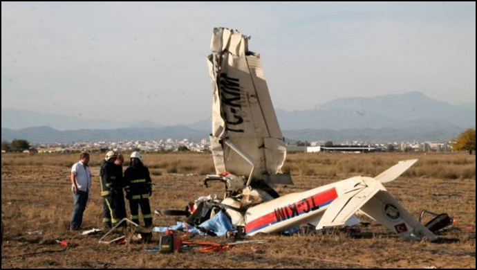 Antalya'da eğitim uçağı düştü