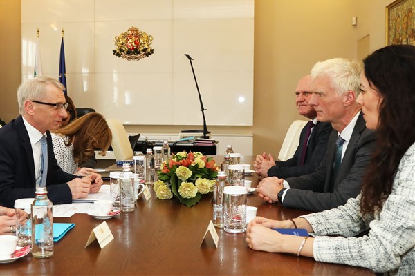 Bulgaristan Başbakanı Denkov, OECD Eğitim ve Beceri Direktörü Schleicher ile görüştü
