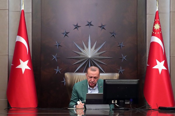 Cumhurbaşkanı Erdoğan'dan Regaib Kandili mesajı