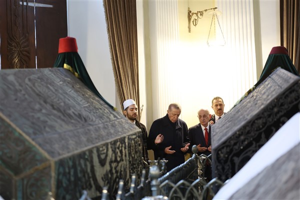 Cumhurbaşkanı Erdoğan, Sultan 2. Abdülhamid Han'ın türbesini ziyaret etti