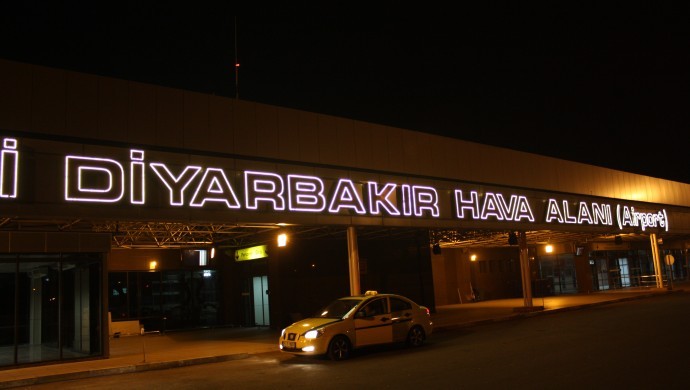 Diyarbakır’da uçak seferleri yine iptal edildi