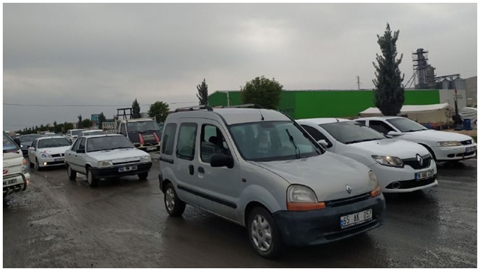 Eyyübiye-Akçakale arasındaki kavşağın yetersiz kalması sürücüleri mağdur ediyor