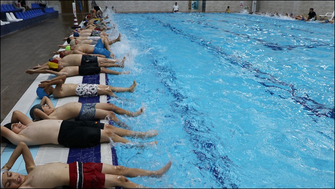 Haliliye Belediyesi İle Çocuklar Yüzme Öğreniyor
