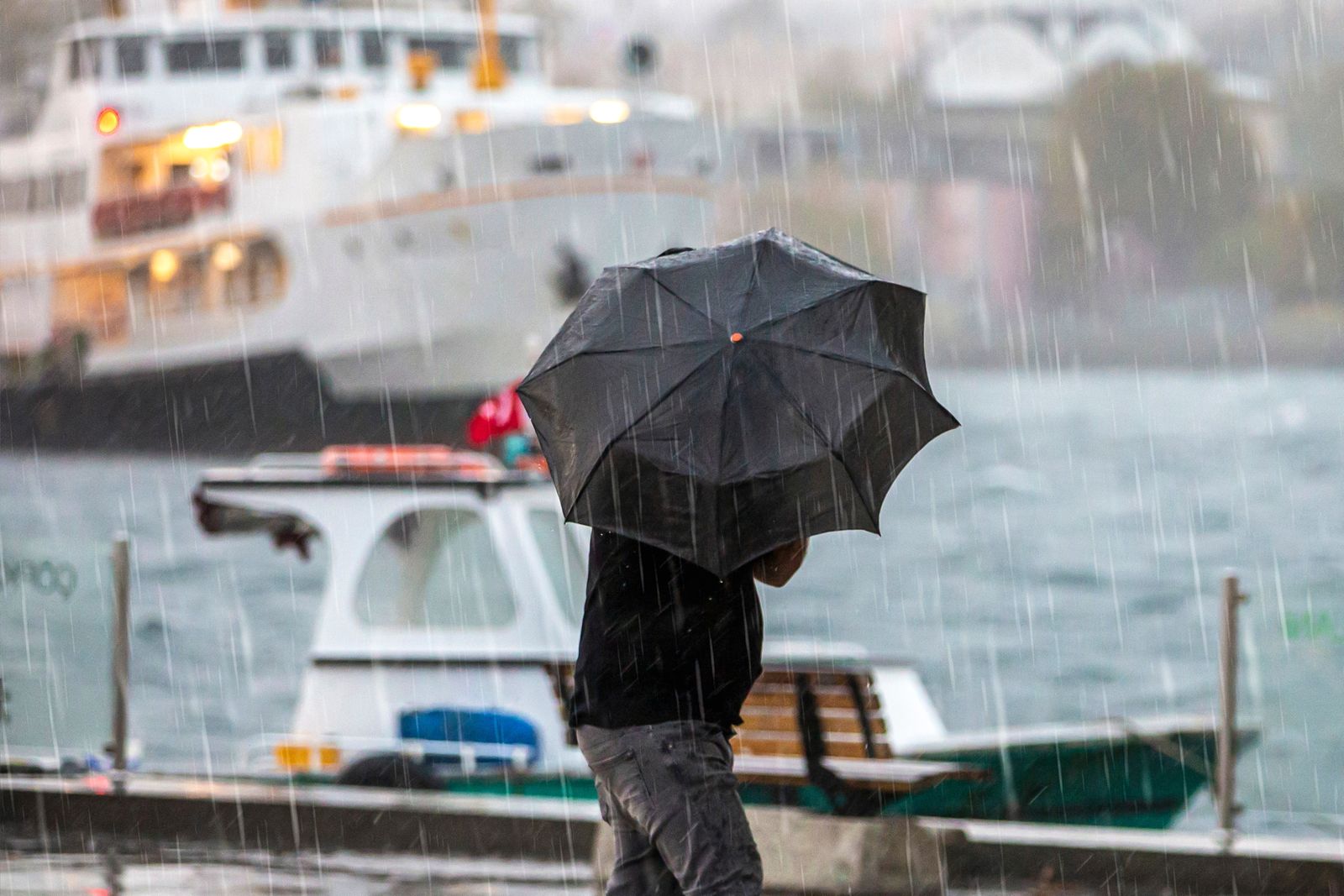 İstanbul, yağışlı ve serin havanın etkisine giriyor