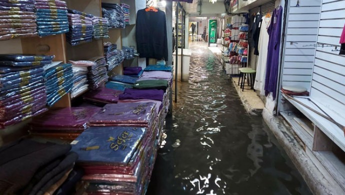 İzmir’de yağış hayatı olumsuz etkiledi