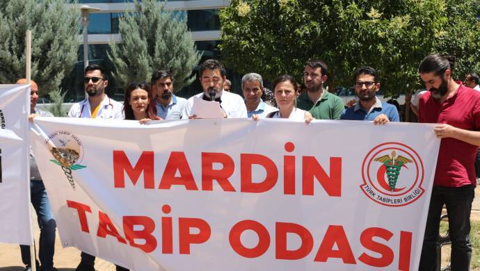 Mardin’de sağlık çalışanlarına yönelik şiddet protesto edildi