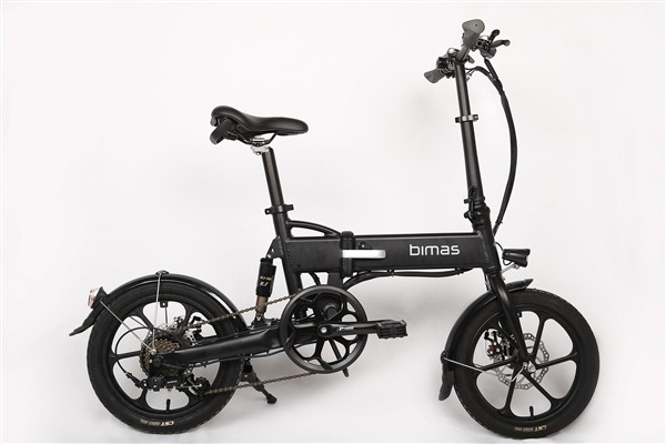Oto bagajlarına elektrikli bisiklet scooter zamanı