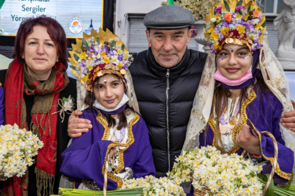 Soyer 4. Karaburun Nergis Festivali’nin açılışına katıldı