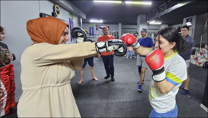 Urfa'nın bayan boksörleri sahada...