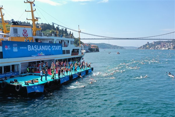 35. Samsung Boğaziçi Kıtalararası Yüzme Yarışı’nda yüzücüler kıtaları birleştirdi