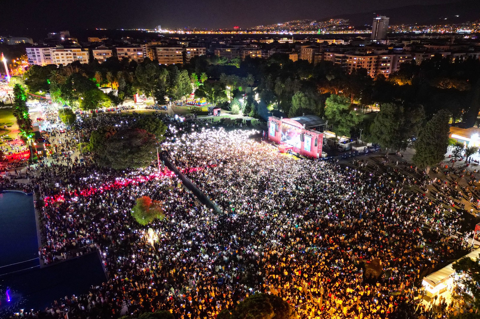 92. İzmir Enternasyonal Fuarı’nda konserler devam ediyor