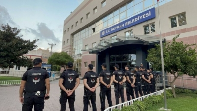 Adana’daki iki belediyeden 13 kişi tutuklandı