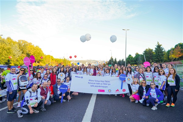 Allianz Türkiye gönüllüleri, İstanbul Maratonu’nda iyilik için koştu