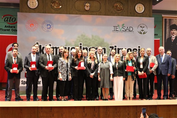 Ankara Kent Konseyi Başkanı Yılmaz, İklim Elçisi Ödülü aldı