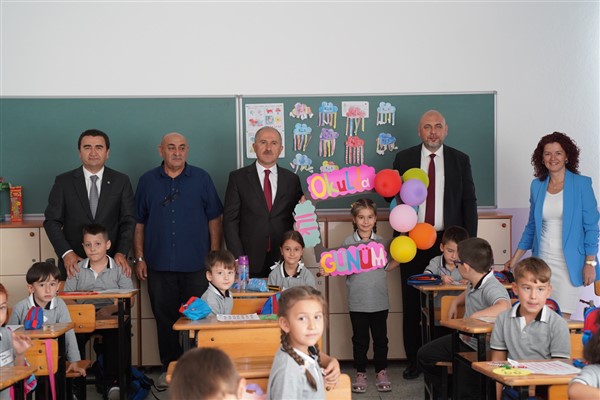 Başkan Aydın, öğrencilerin okul heyecanına ortak oldu