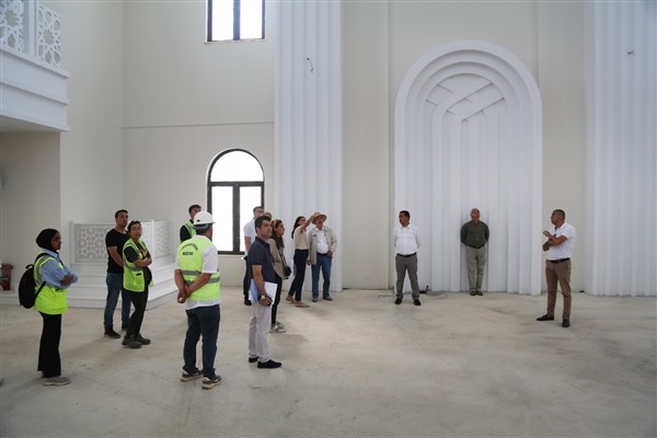 Başkan Büyükerşen cami projesini inceledi