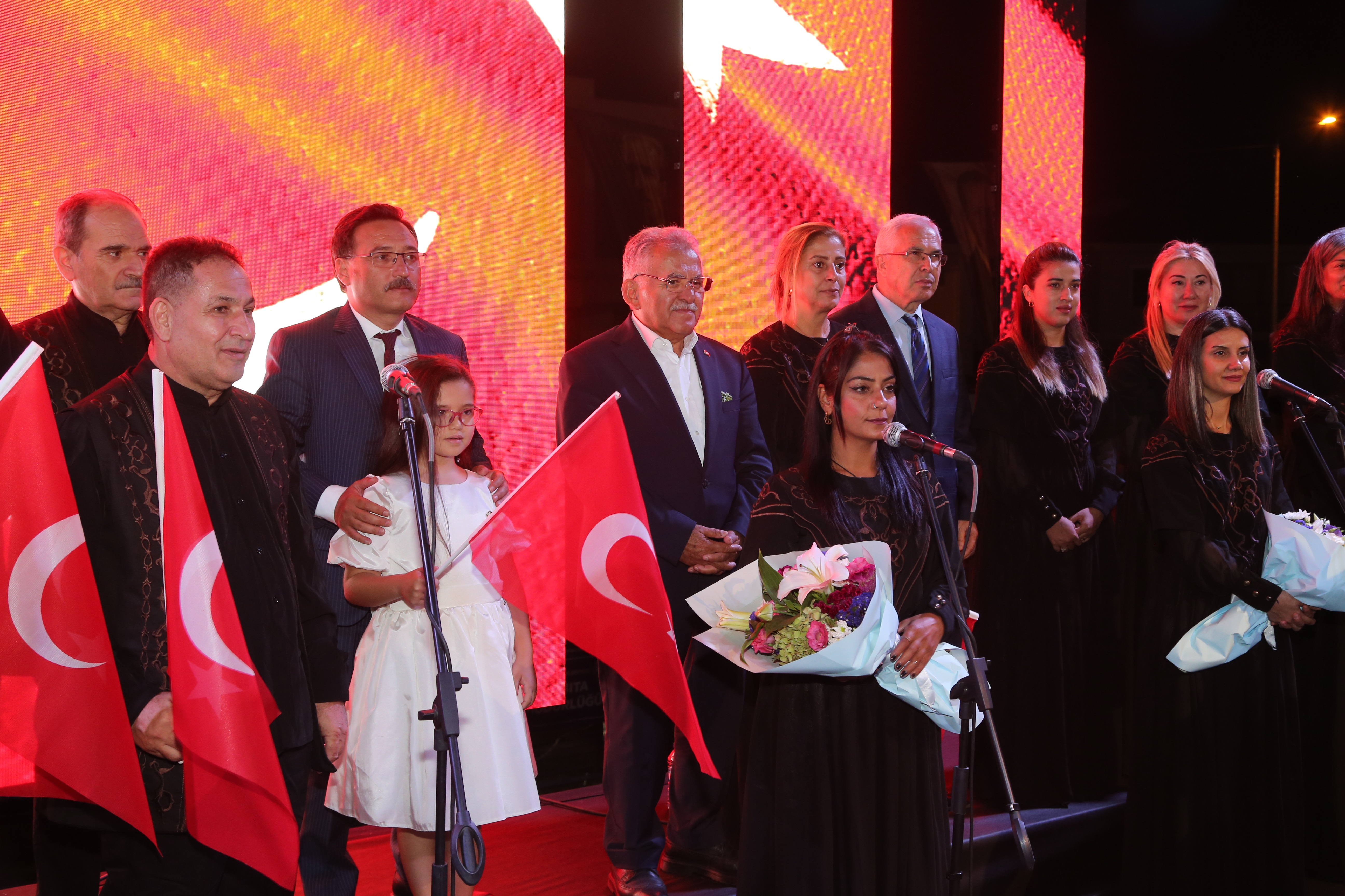 Başkan Büyükkılıç, Antakya Medeniyetler Korosu konserine katıldı