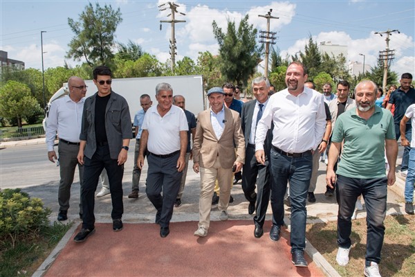 Başkan Soyer Çiğli’de çevre düzenleme çalışmalarını inceledi