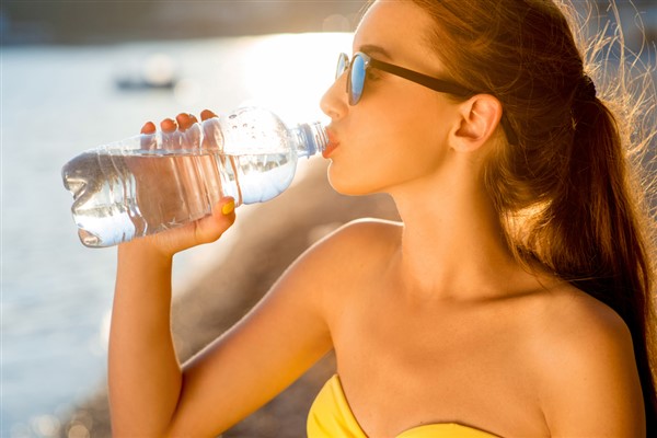 Bol su içmek sistiti önleyebiliyor