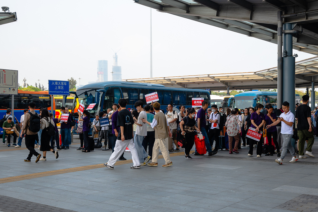 Çin’in sınır kapılarında rekor yolcu hareketliliği