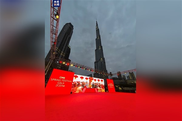CMG'den Ejderha Yılı'na özel Burj Khalifa'da büyüleyici ışık gösterisi