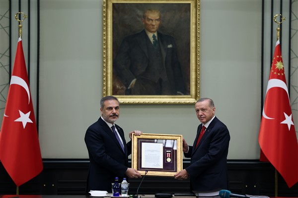 Cumhurbaşkanı Erdoğan, Bakan Fidan'a Devlet Üstün Hizmet Madalyası verdi