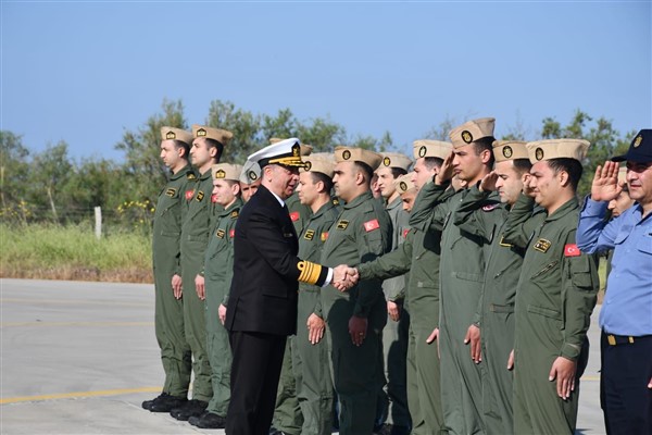 Deniz Kuvvetleri Komutanı Oramiral Ercüment Tatlıoğlu, personelle bayramlaştı