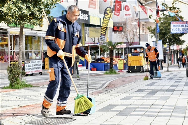 Esenyurt'ta Ramazan Bayramı öncesi cadde ve sokaklar temizlendi