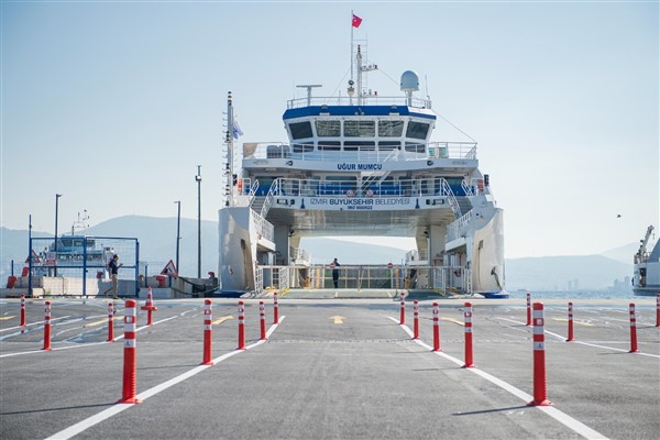 İzmir'de feribot ücretlerine zam yapıldı