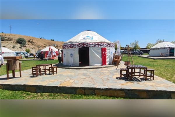 Kayseri Büyükşehir Belediyesi, Ahlat’ta çadırını kurdu